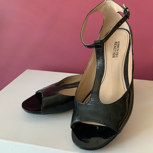 Kenneth Cole Reaction Black Patent Sandals - Picture 6 of 7